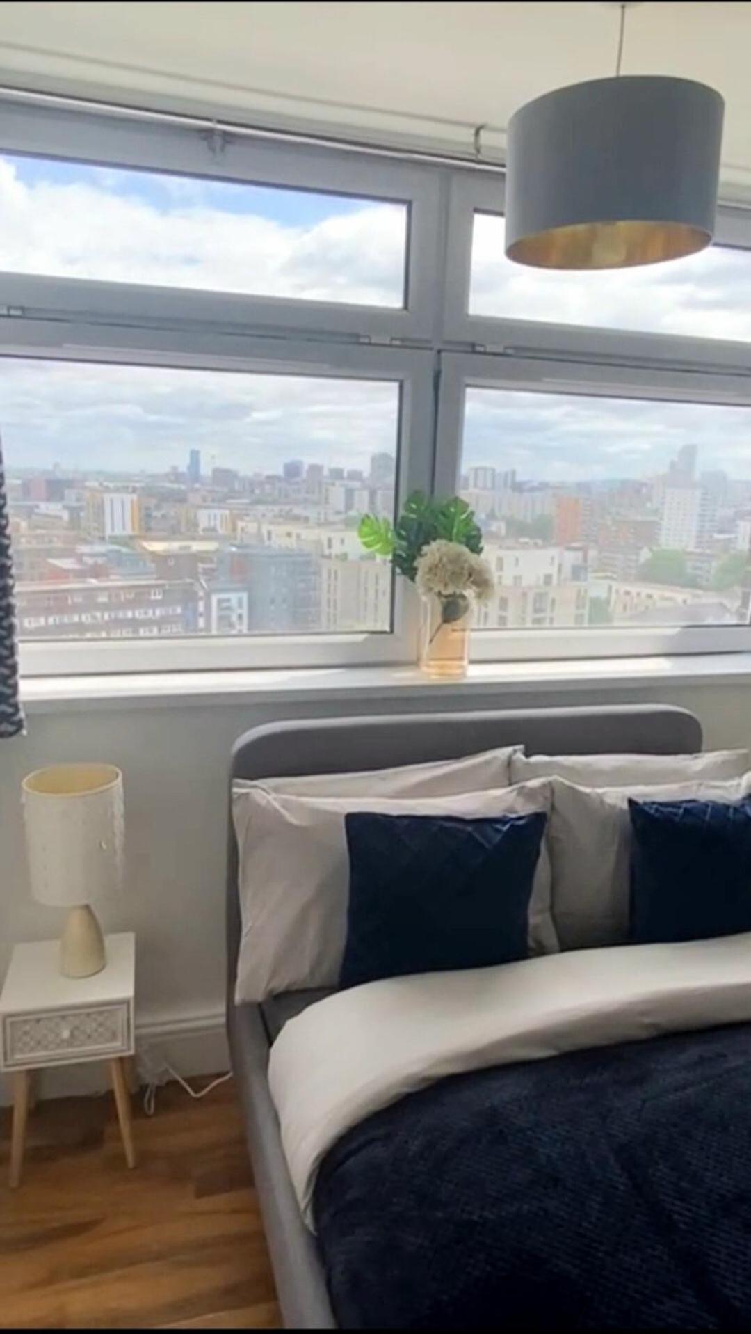 2 Bedroom - Breath Taking Views Canary Warf - Zone 2 Mile End Londres