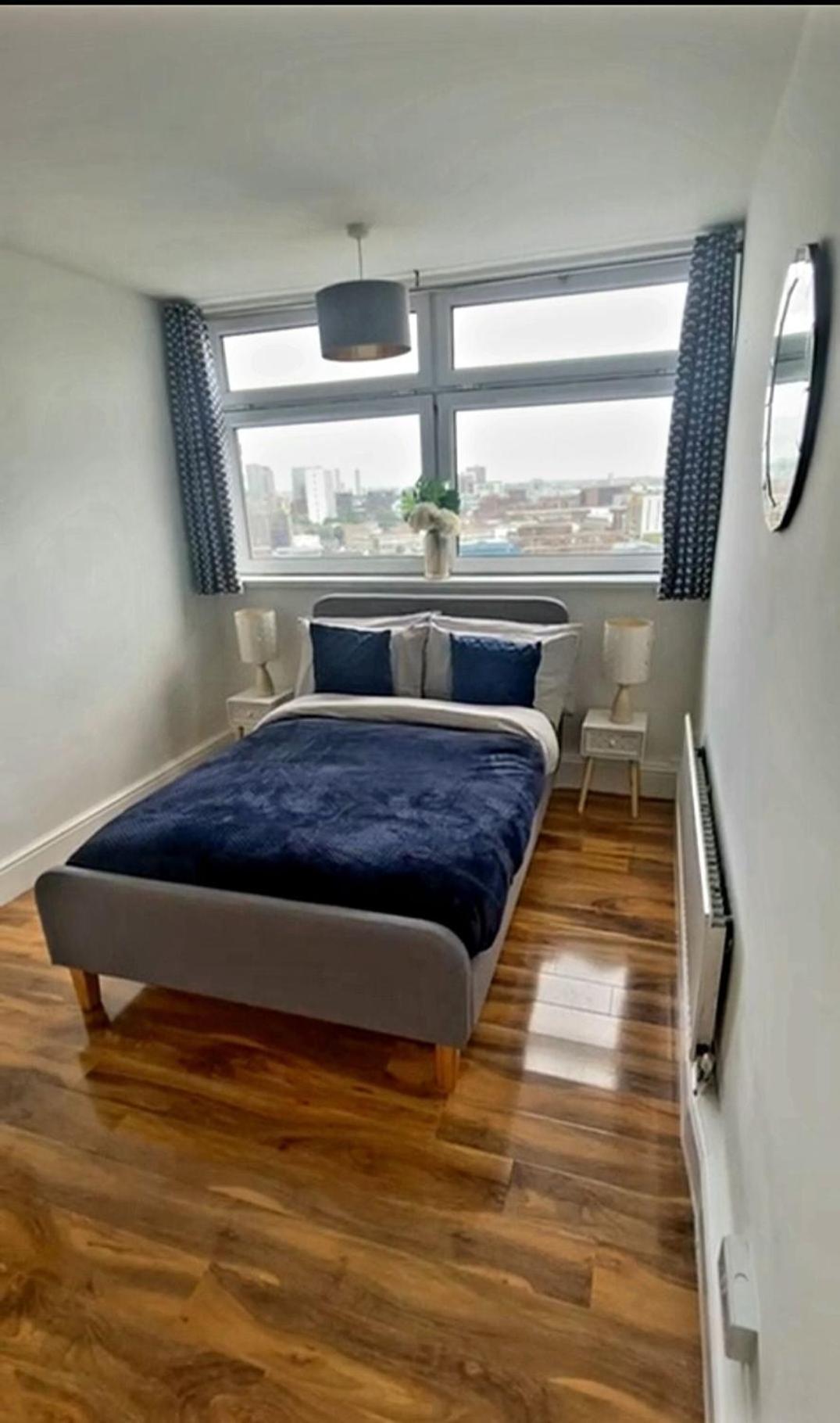 2 Bedroom - Breath Taking Views Canary Warf - Zone 2 Mile End Londres