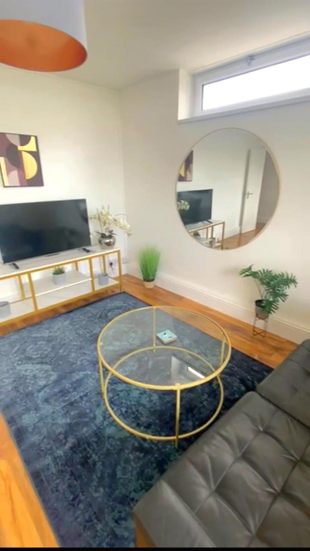 2 Bedroom - Breath Taking Views Canary Warf - Zone 2 Mile End Londres