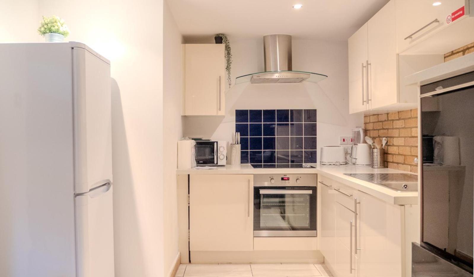 Spacious, Industrial, Zone 1, 2 Bed Leilighet