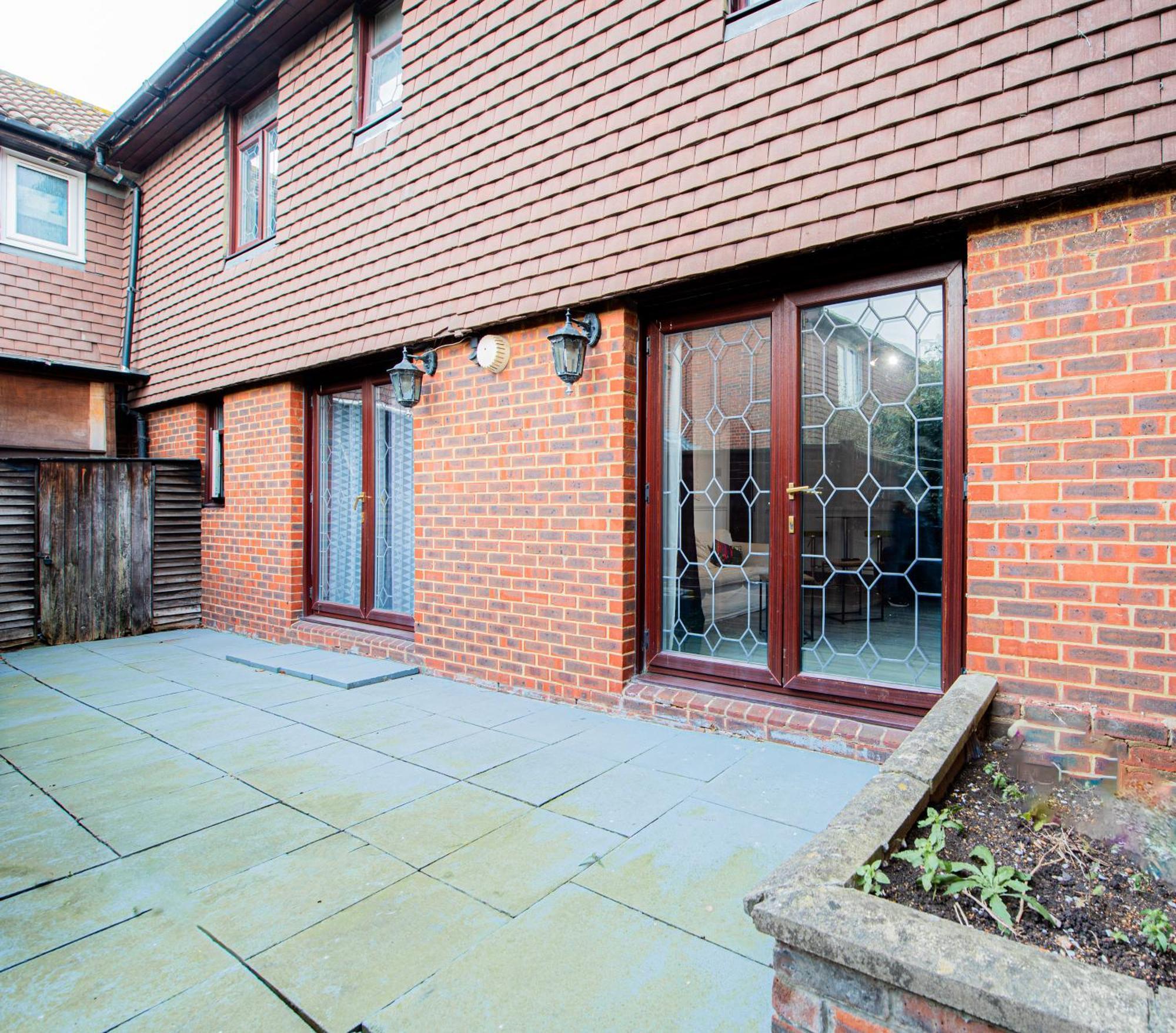 Spacious 4-bed With Garden & Free Parking Leilighet *