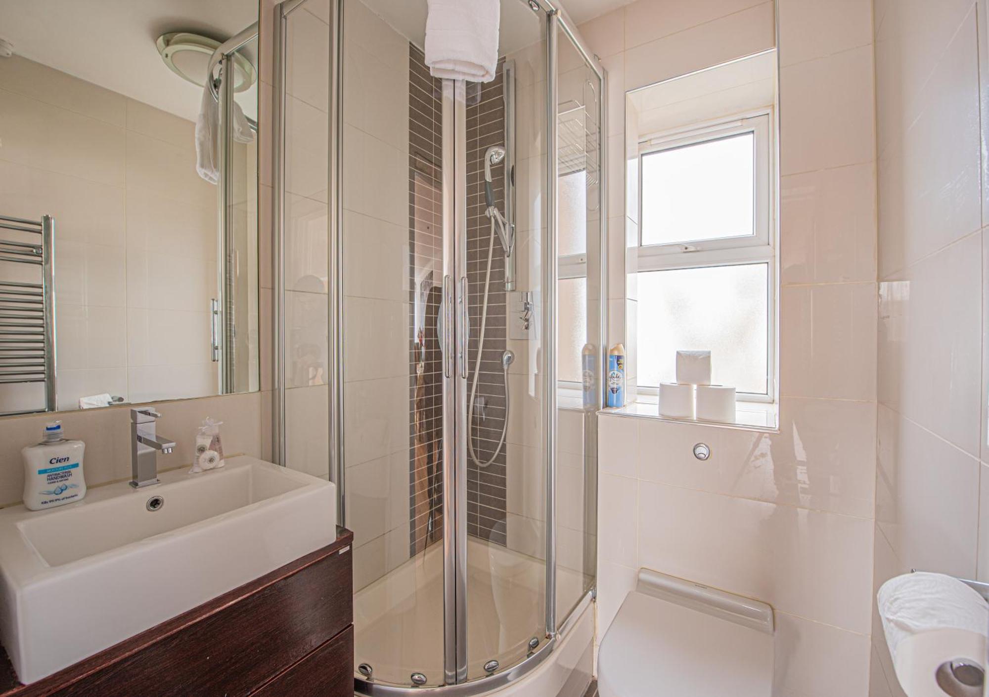 Apartment Elegant 2-bed Flat In Prime Golders Location