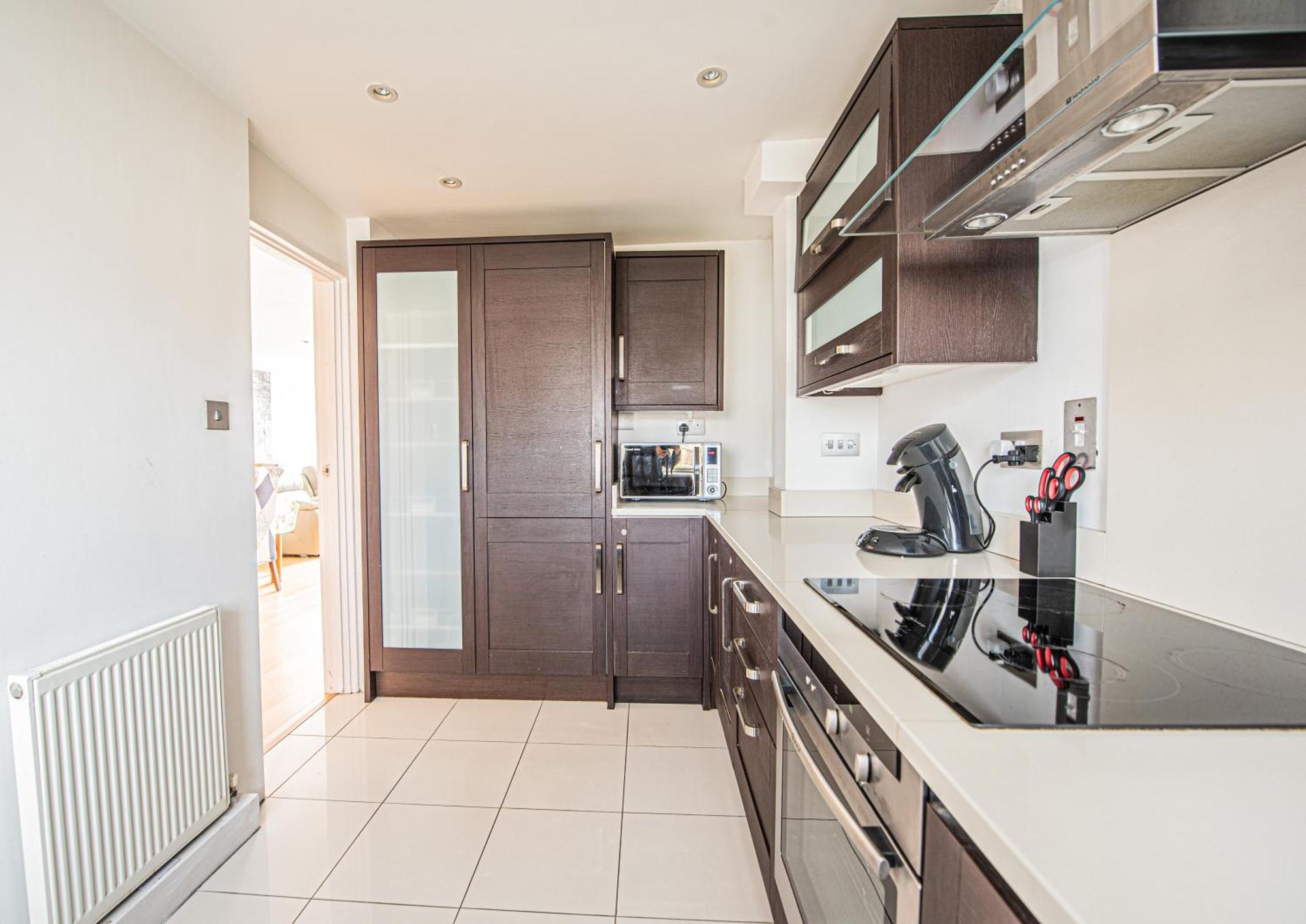Apartment Elegant 2-bed Flat In Prime Golders Location *