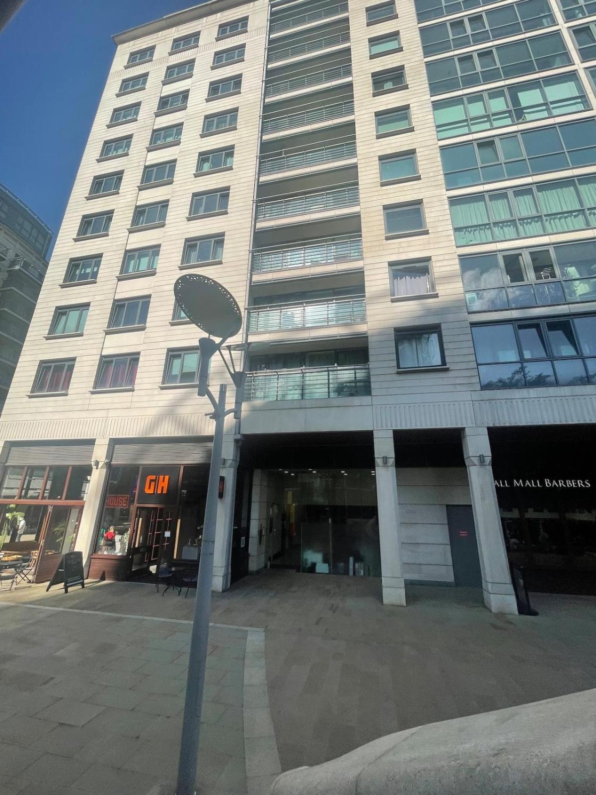 Away From - Flat In Paddington * Londen