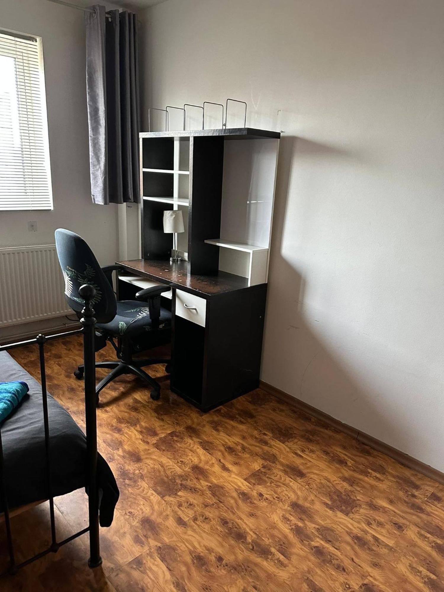 Apartment Shared Ideal For Professional Or Students In Heart Of