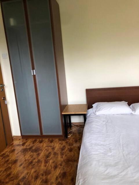 Shared Ideal For Professional Or Students In Heart Of London