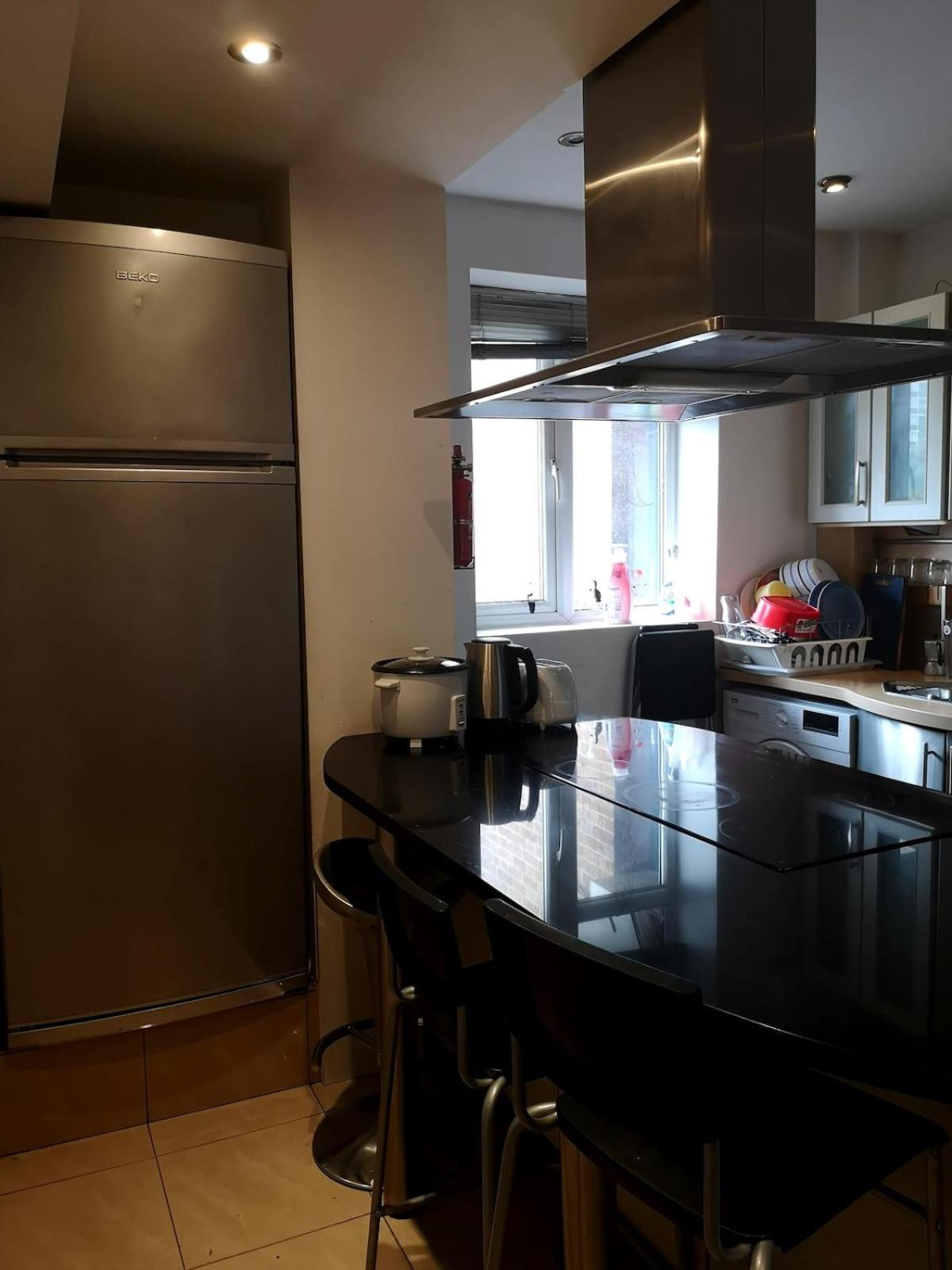 Apartment Shared Ideal For Professional Or Students In Heart Of