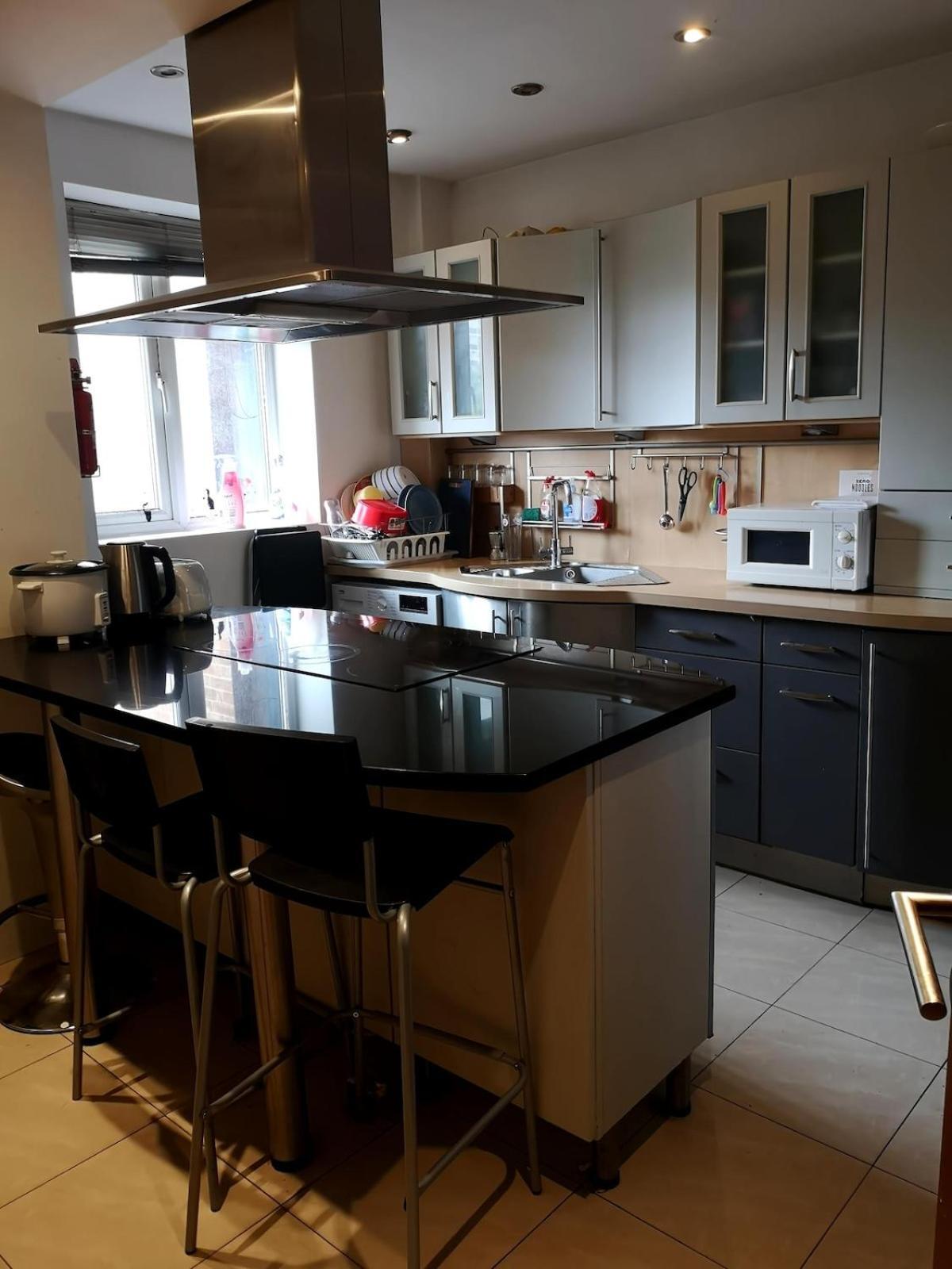 Shared Ideal For Professional Or Students In Heart Of Apartment London