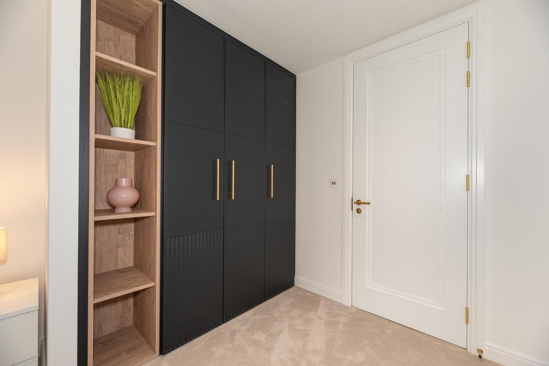 Premium 2-Bedroom Flat With Lift & Private Balcony In Farringdon, London Apartment London