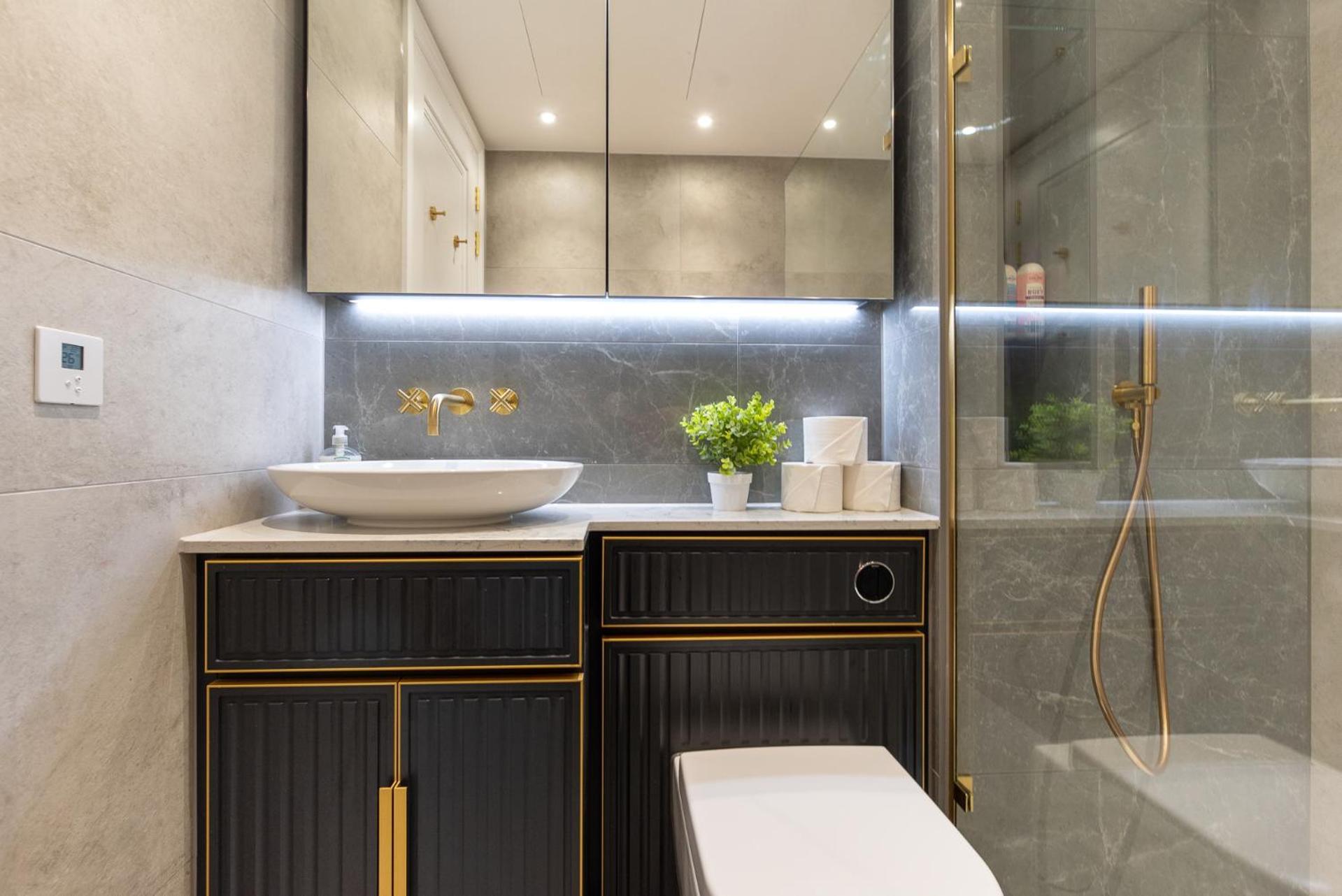 Premium 2-Bedroom Flat With Lift & Private Balcony In Farringdon, London *