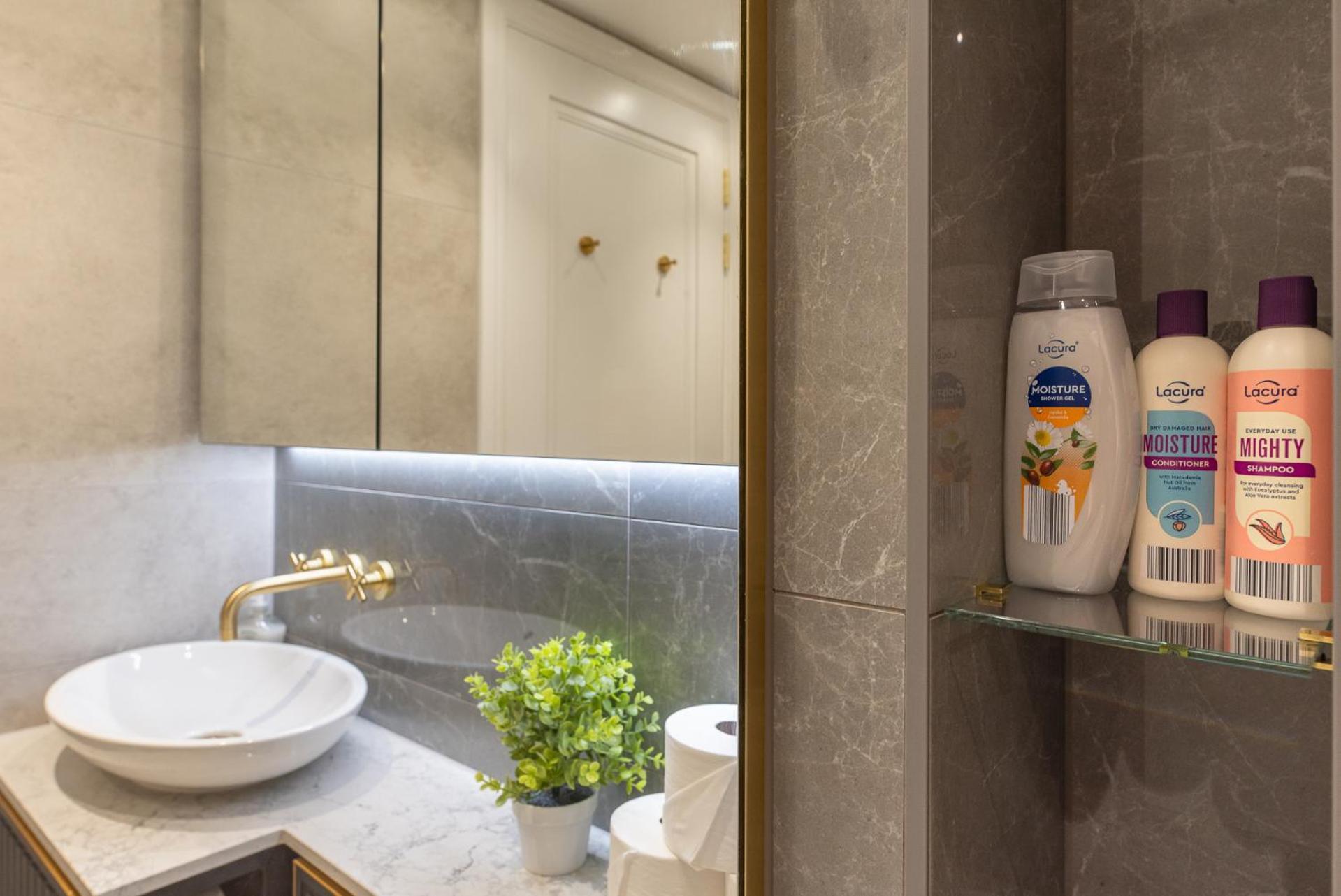 Premium 2-Bedroom Flat With Lift & Private Balcony In Farringdon, London * London