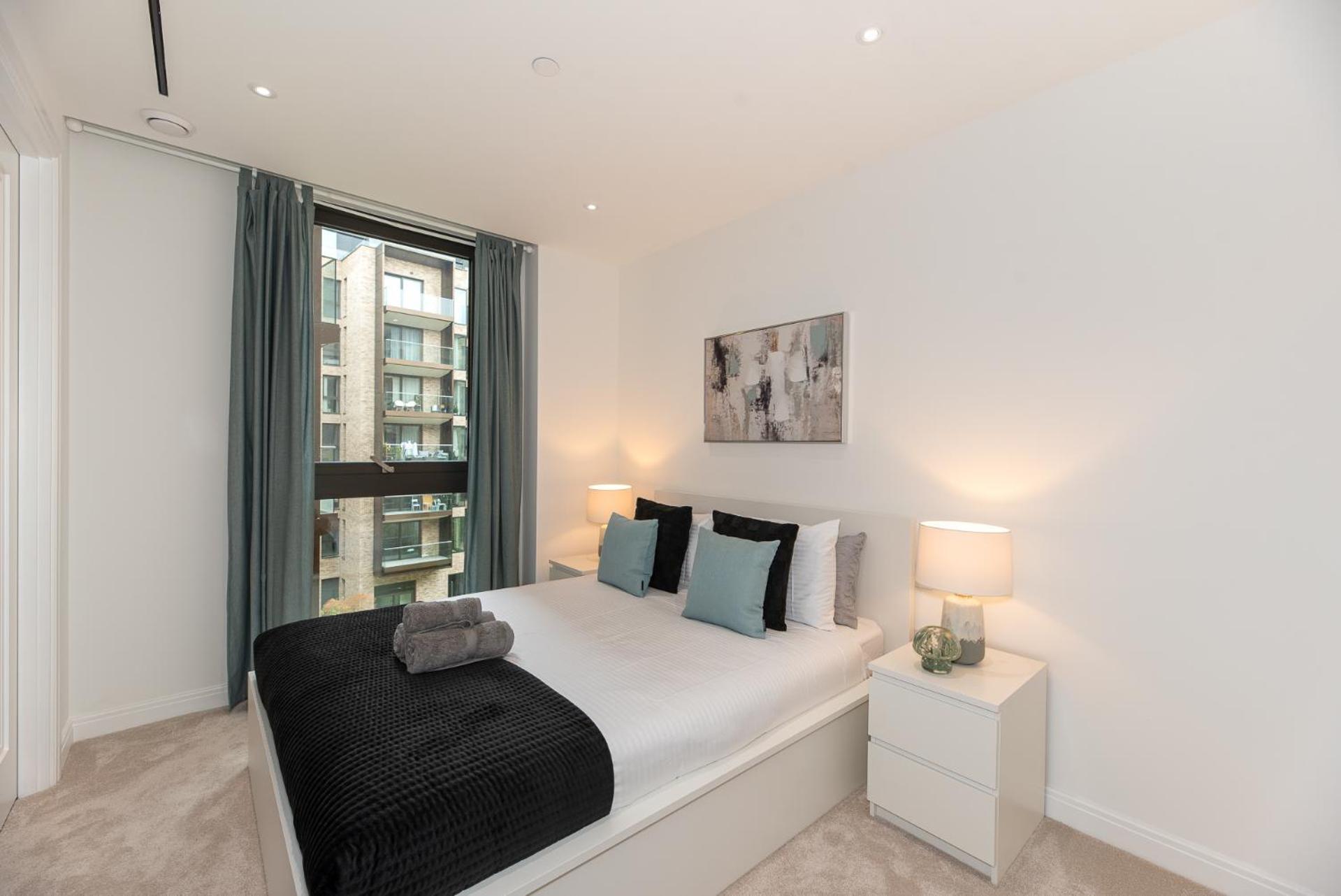 Premium 2-Bedroom Flat With Lift & Private Balcony In Farringdon, London