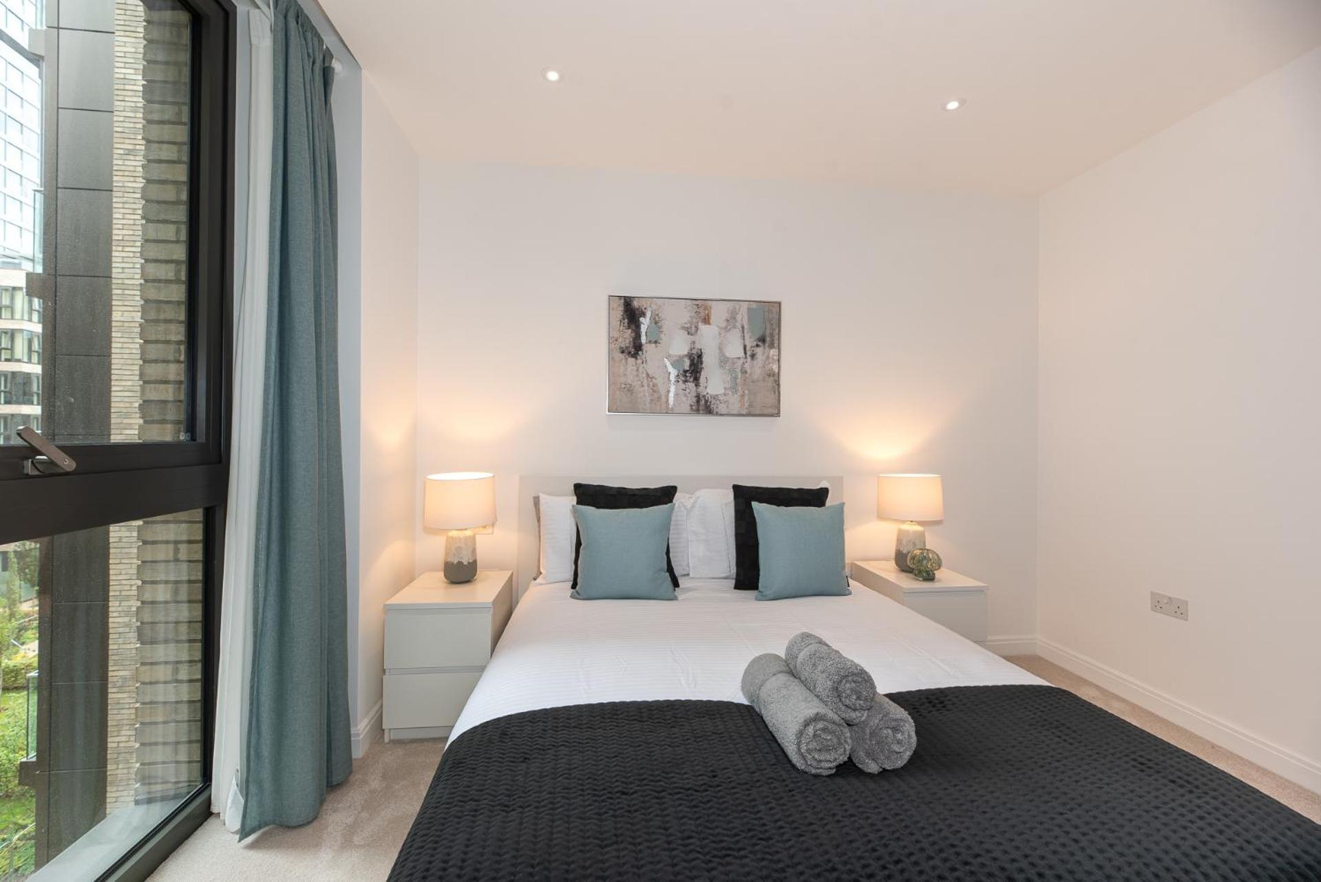 Premium 2-Bedroom Flat With Lift & Private Balcony In Farringdon, London Apartment