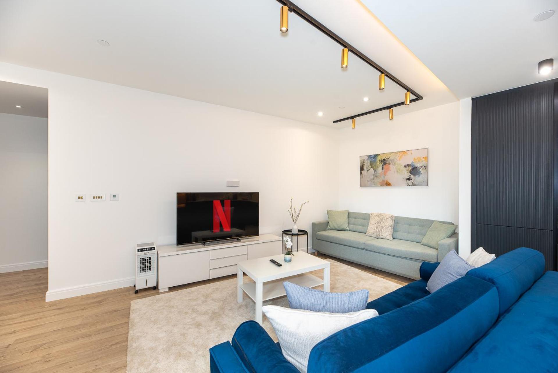 Apartment Premium 2-Bedroom Flat With Lift & Private Balcony In Farringdon, London *