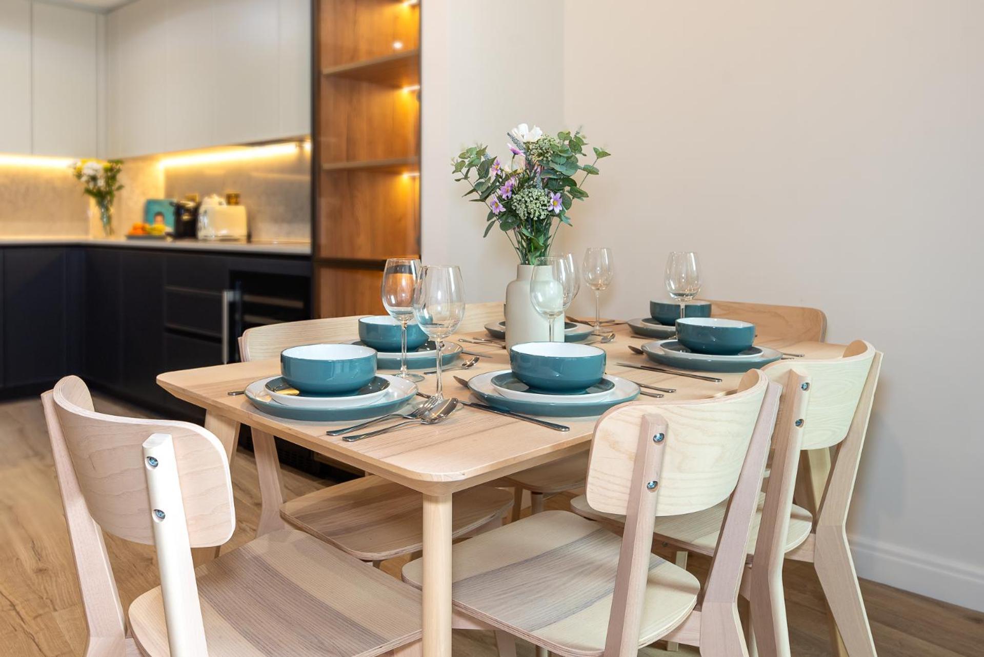 Premium 2-Bedroom Flat With Lift & Private Balcony In Farringdon, London Apartment