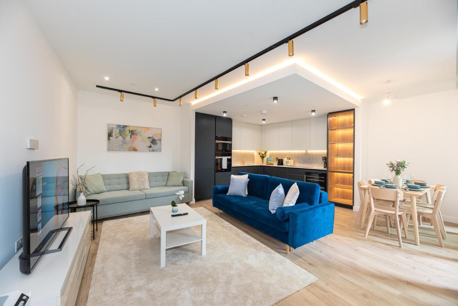 Premium 2-Bedroom Flat With Lift & Private Balcony In Farringdon, London *