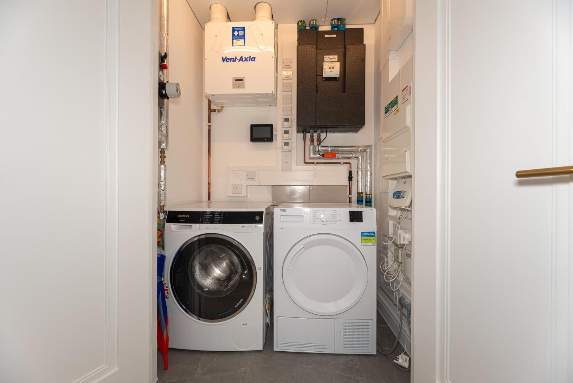 Premium 2-Bedroom Flat With Lift & Private Balcony In Farringdon, London Apartment