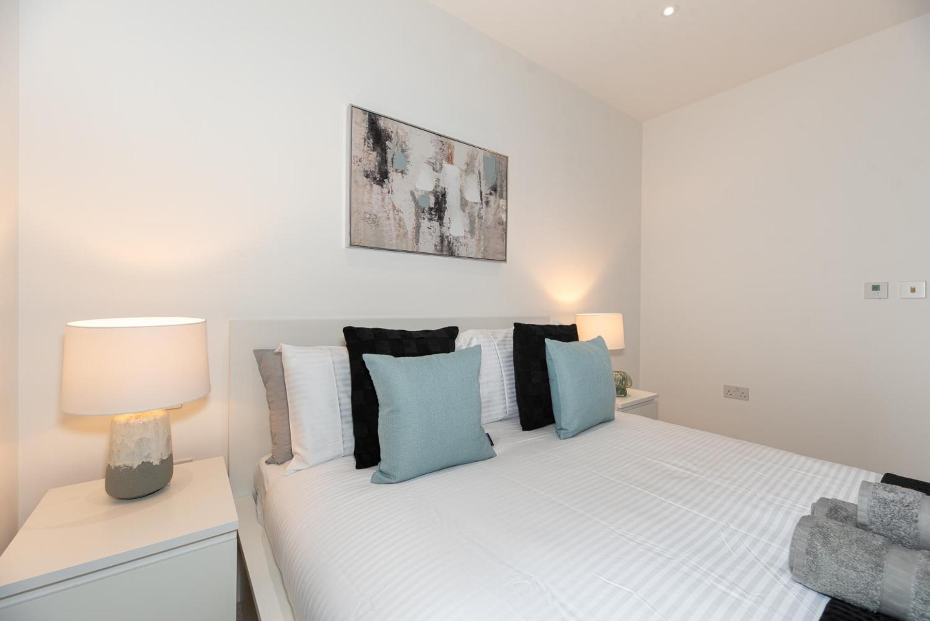 Apartment Premium 2-Bedroom Flat With Lift & Private Balcony In Farringdon, London