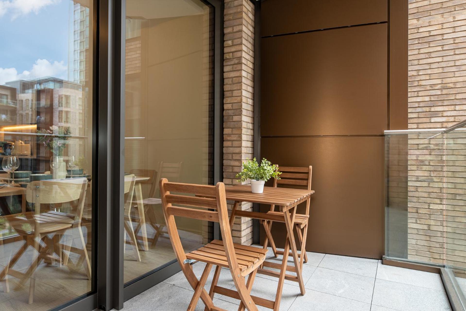 Premium 2-Bedroom Flat With Lift & Private Balcony In Farringdon, London Apartment