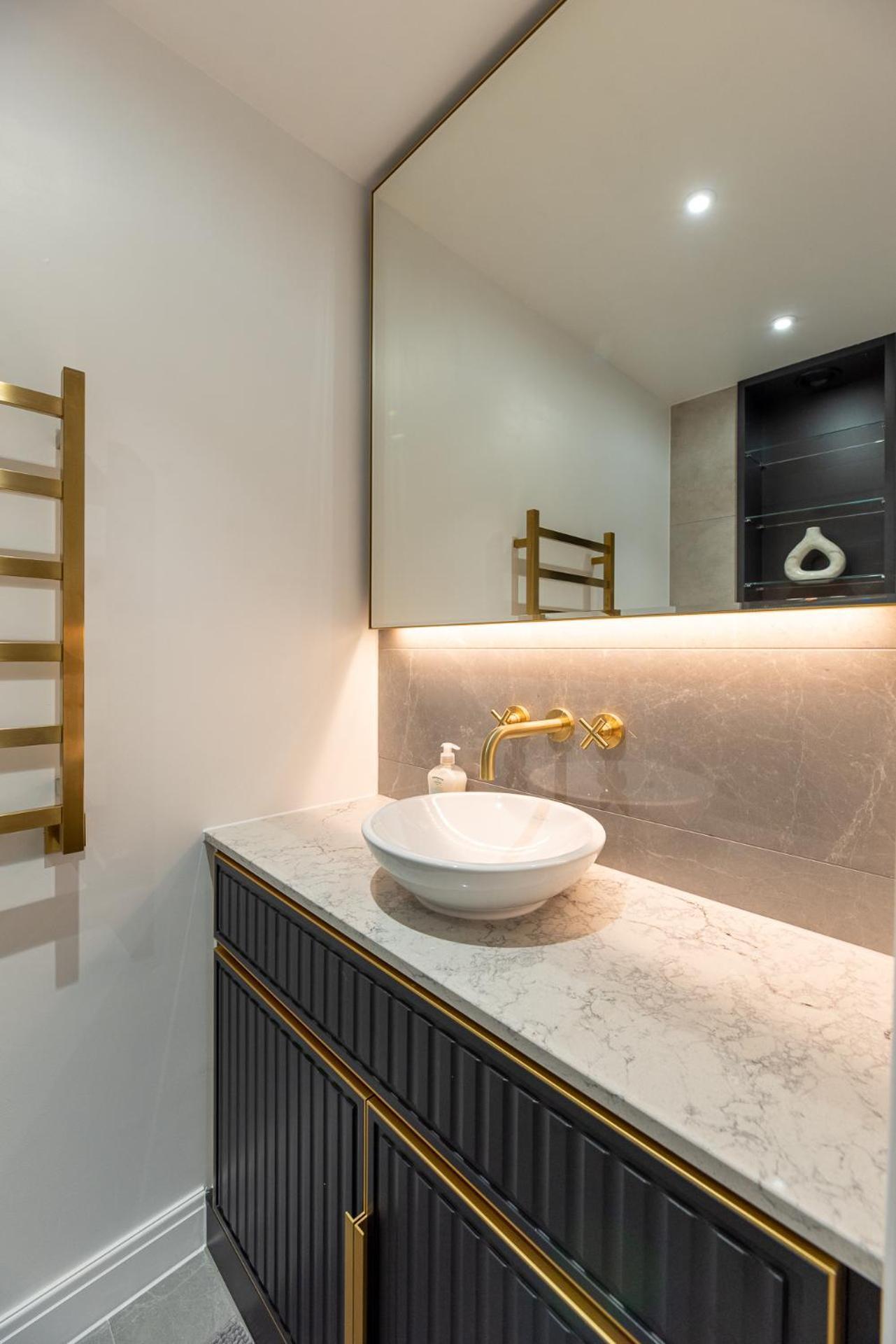 Apartment Premium 2-Bedroom Flat With Lift & Private Balcony In Farringdon, London *