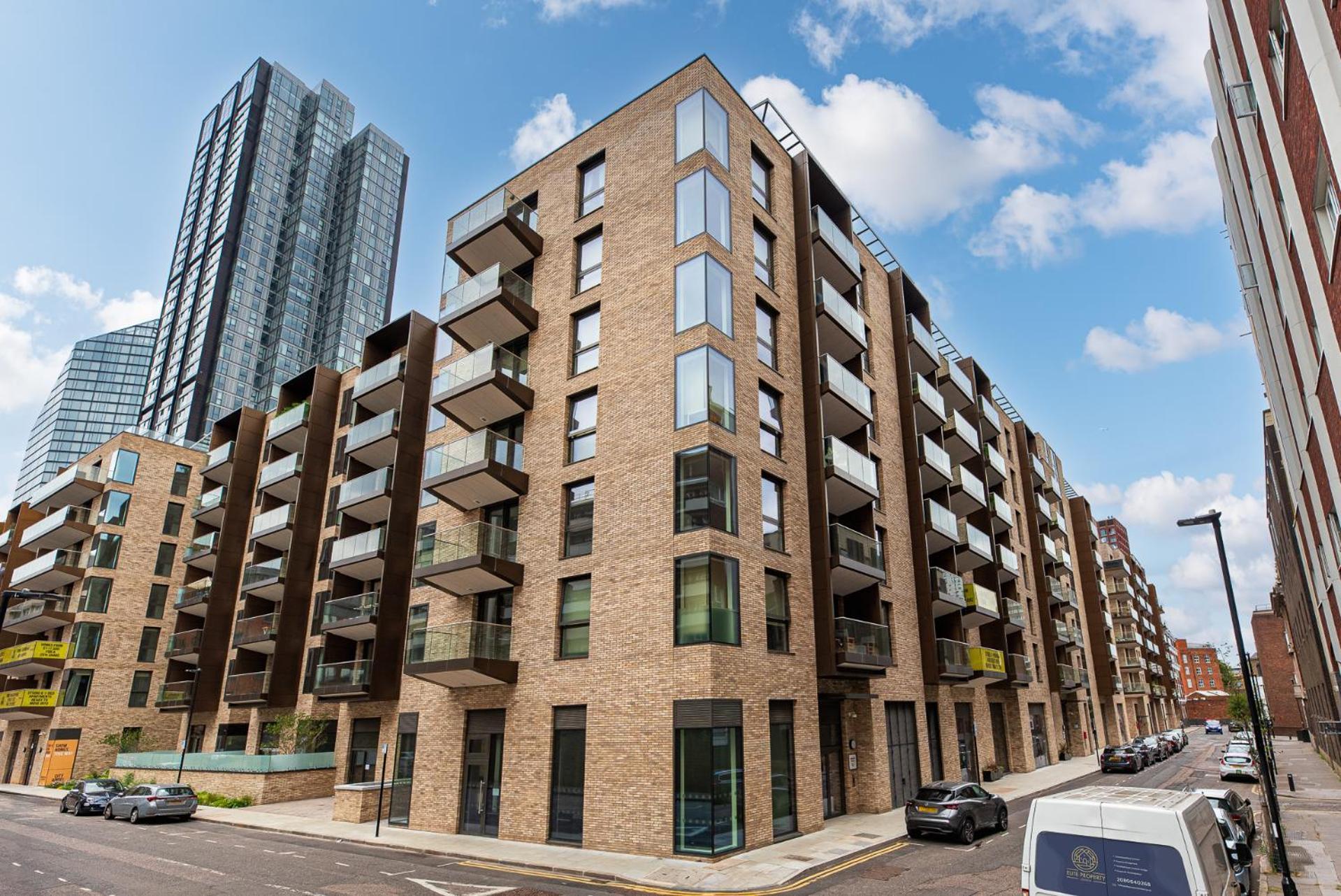Premium 2-Bedroom Flat With Lift & Private Balcony In Farringdon, London London
