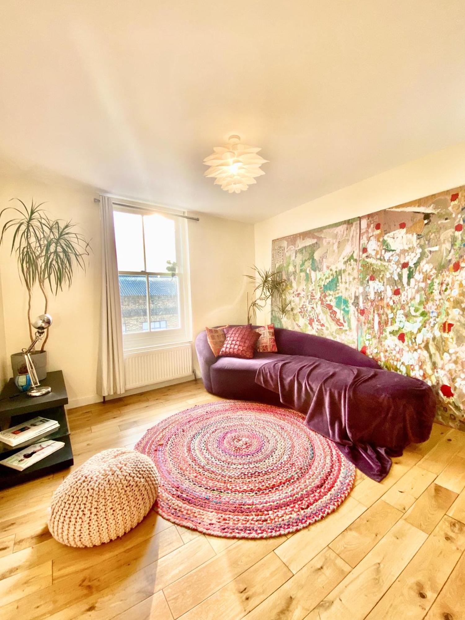 London's East End 2 Bedroom Appartamento Londra