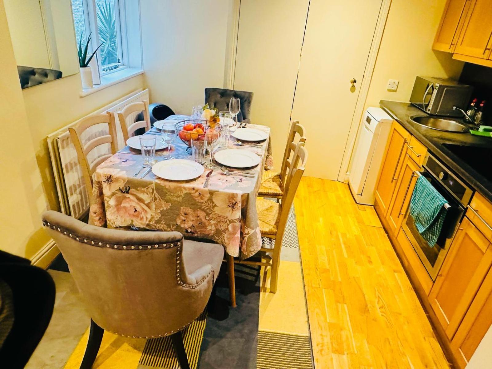 Lovely Around Kensington And Chelsea Locations W8 Sw5 Sw3 Sw10 By Ricky & Giustina Leilighet