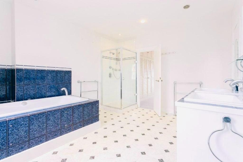 Lovely Around Kensington And Chelsea Locations W8 Sw5 Sw3 Sw10 By Ricky & Giustina Leilighet London