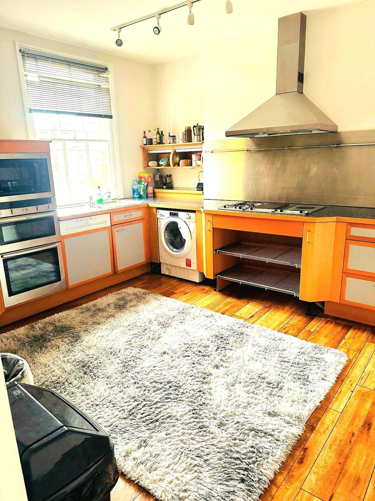 Lovely Around Kensington And Chelsea Locations W8 Sw5 Sw3 Sw10 By Ricky & Giustina Leilighet