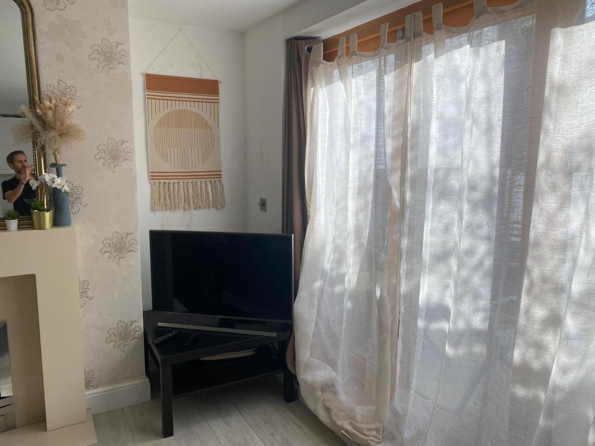 Boutique Putney Riverside Apartment *