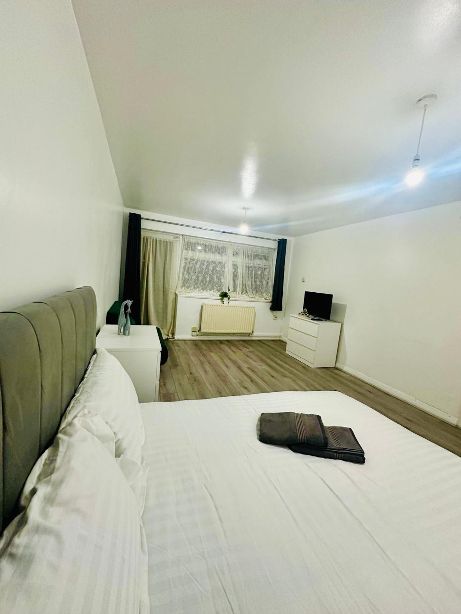Modern In A 4 Bedroom Flat In London, Shared Bathroom! Accommodatie bij particulieren Londen