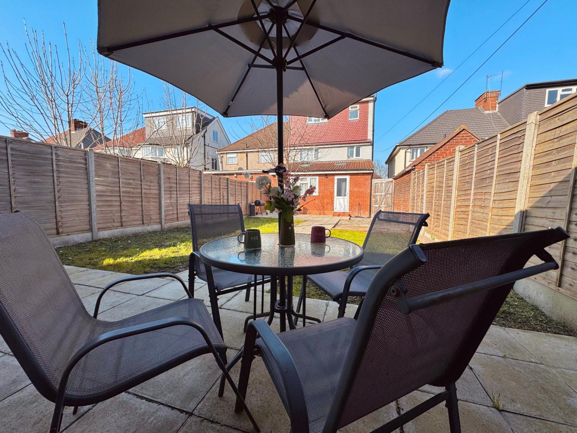 Garden 1-bed Flat 30min To Downtown & Free Parking Londen