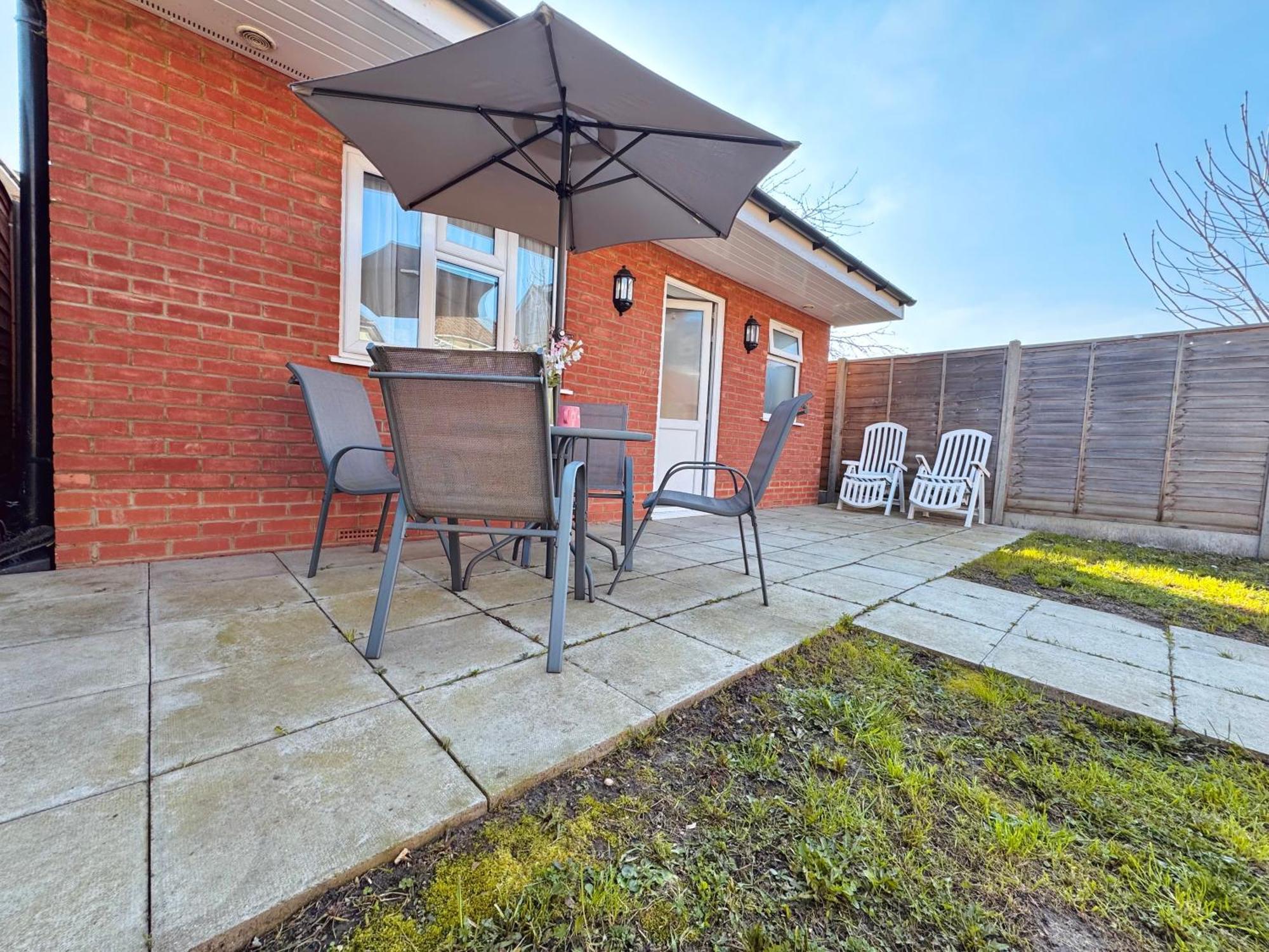 Garden 1-bed Flat 30min To Downtown & Free Parking Londen