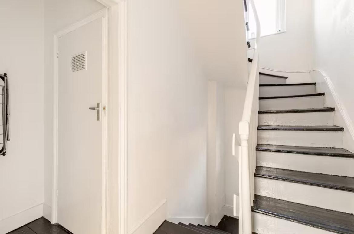 - 10 Percent Reduced From Restaurant Bill * London