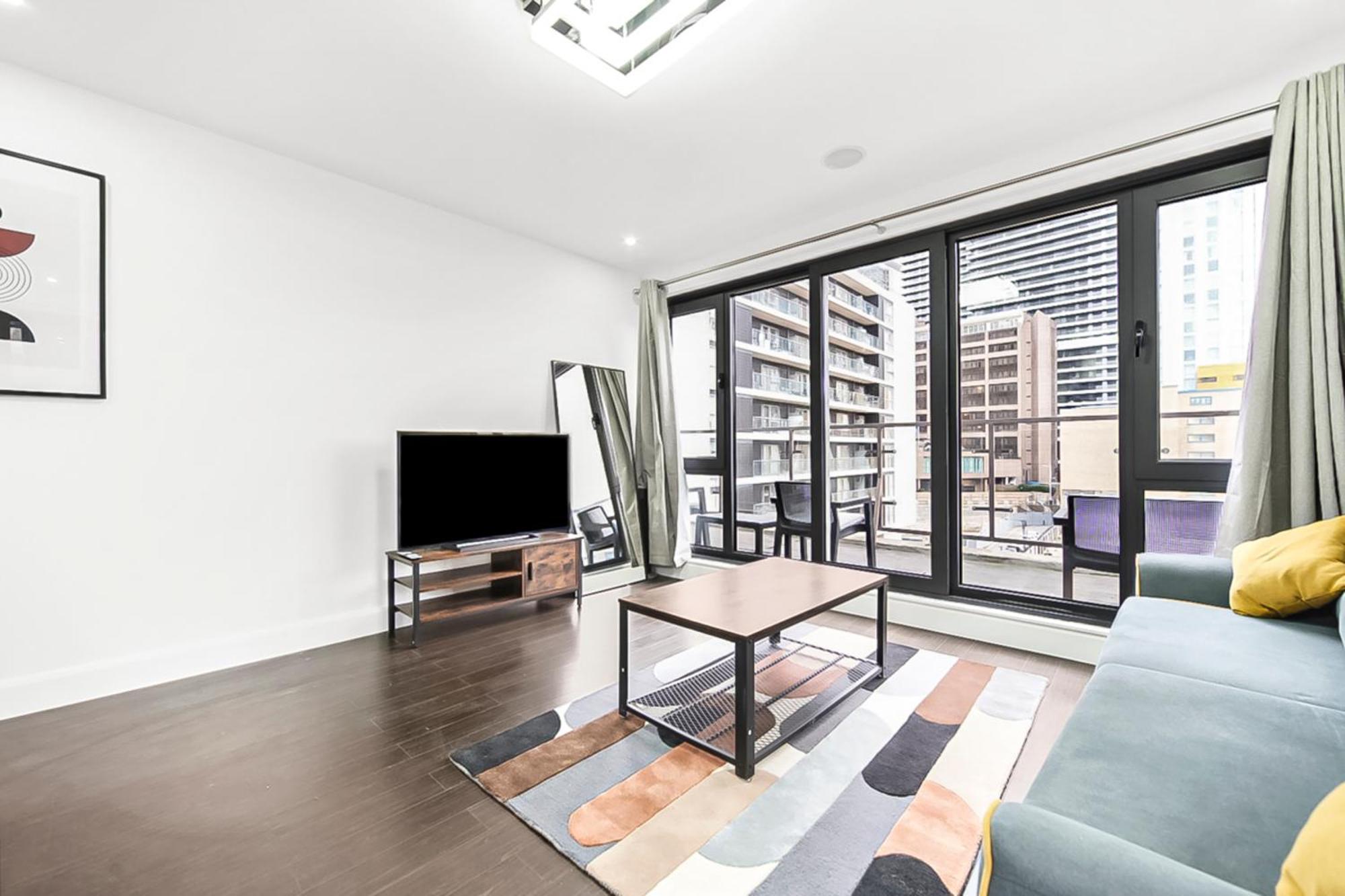 Large 2 Bed With Massive Balcony In Canary Wharf Lägenhet London