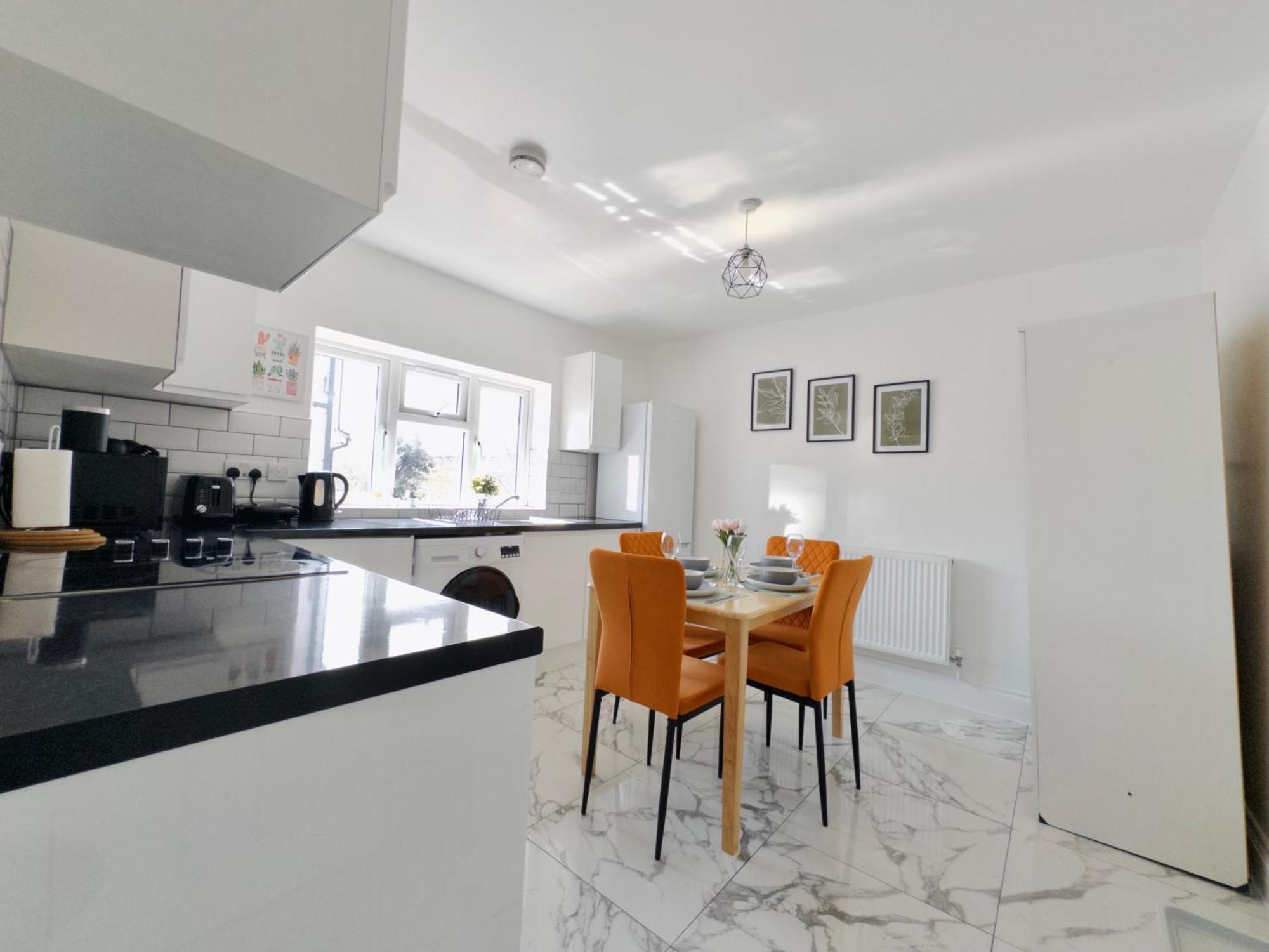 Splendid 2bed For Family 30mi To Ldn Apartment London