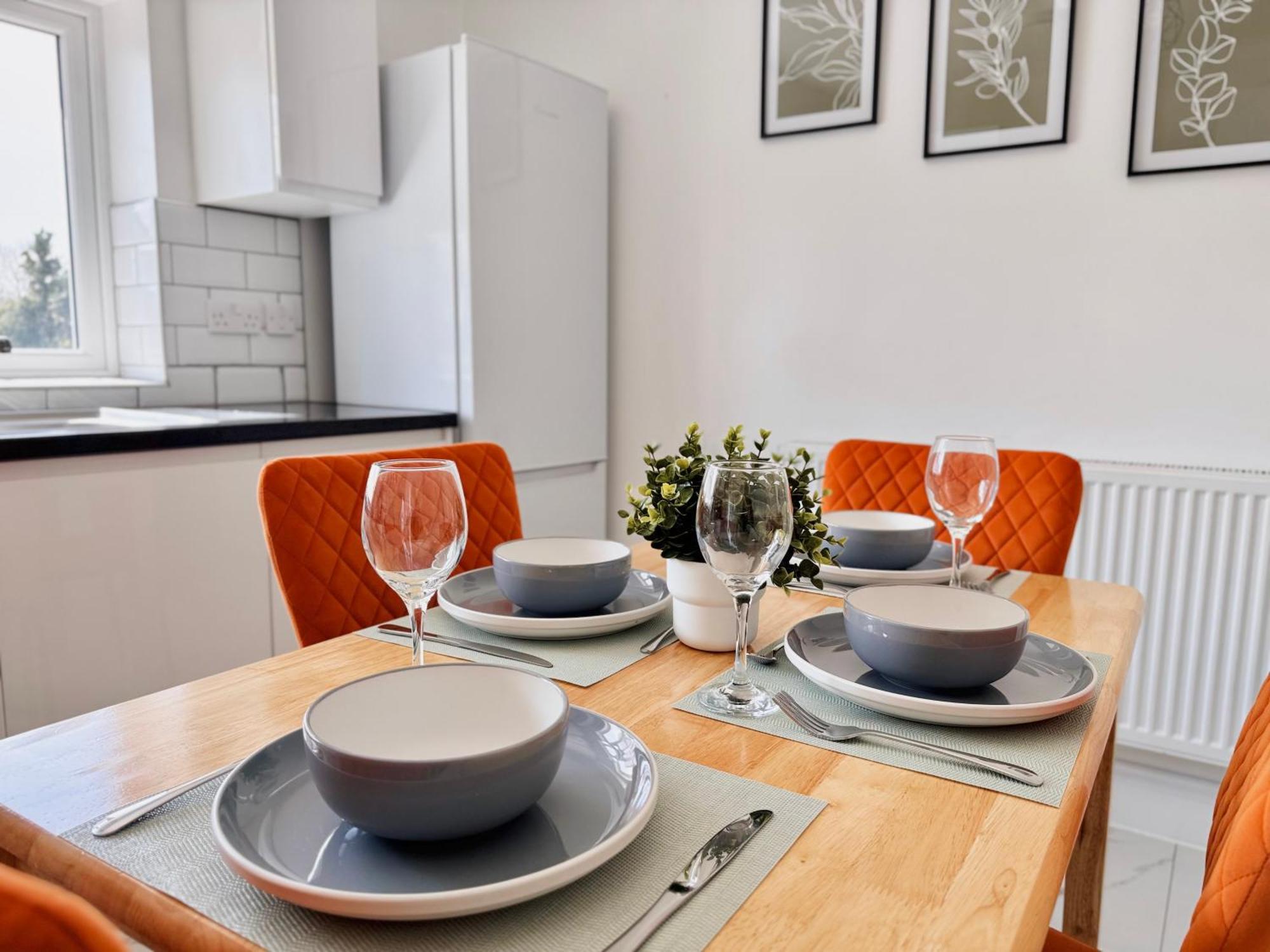 Splendid 2bed For Family 30mi To Ldn Apartment *