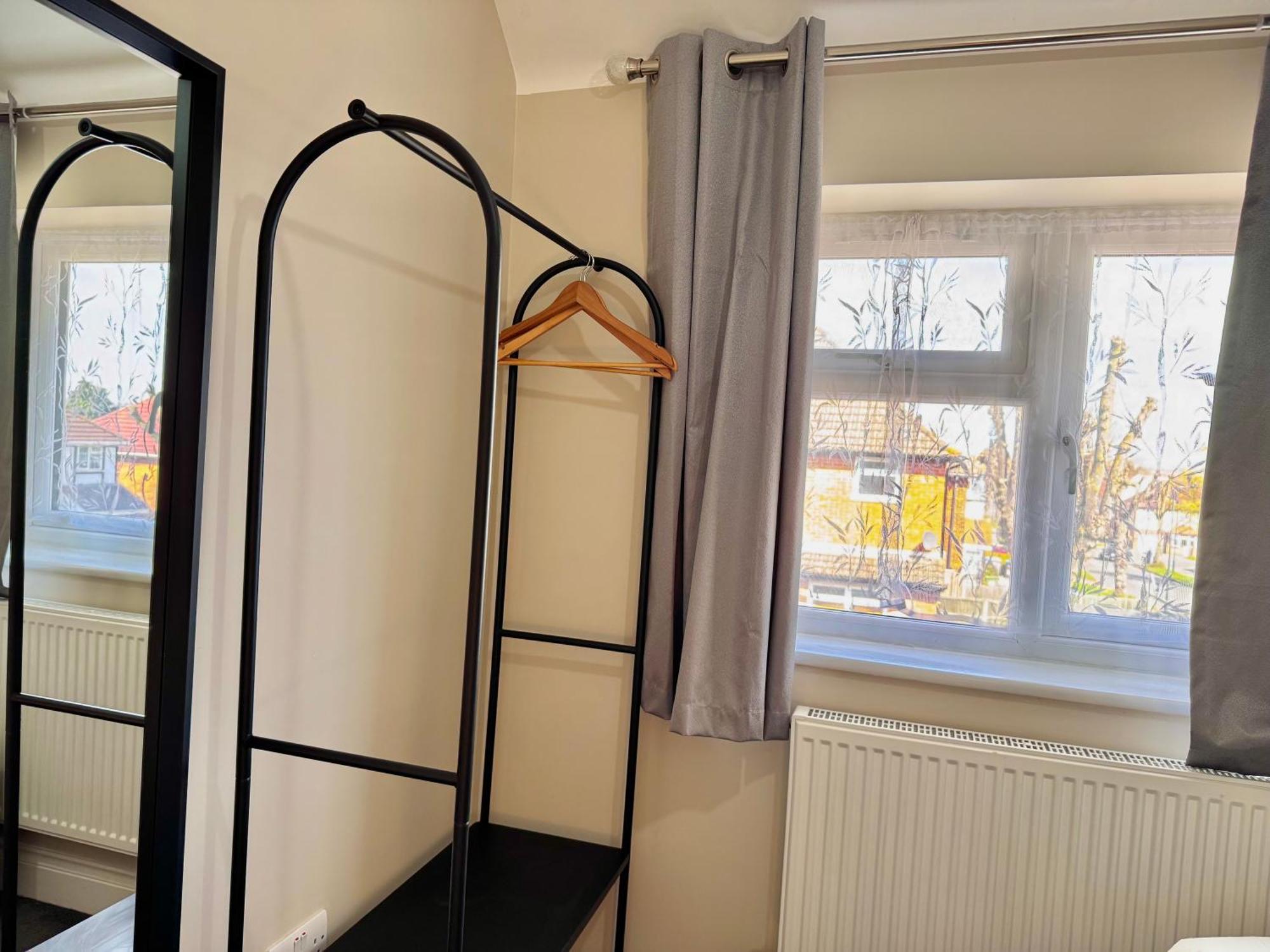 Splendid 2bed For Family 30mi To Ldn Apartment