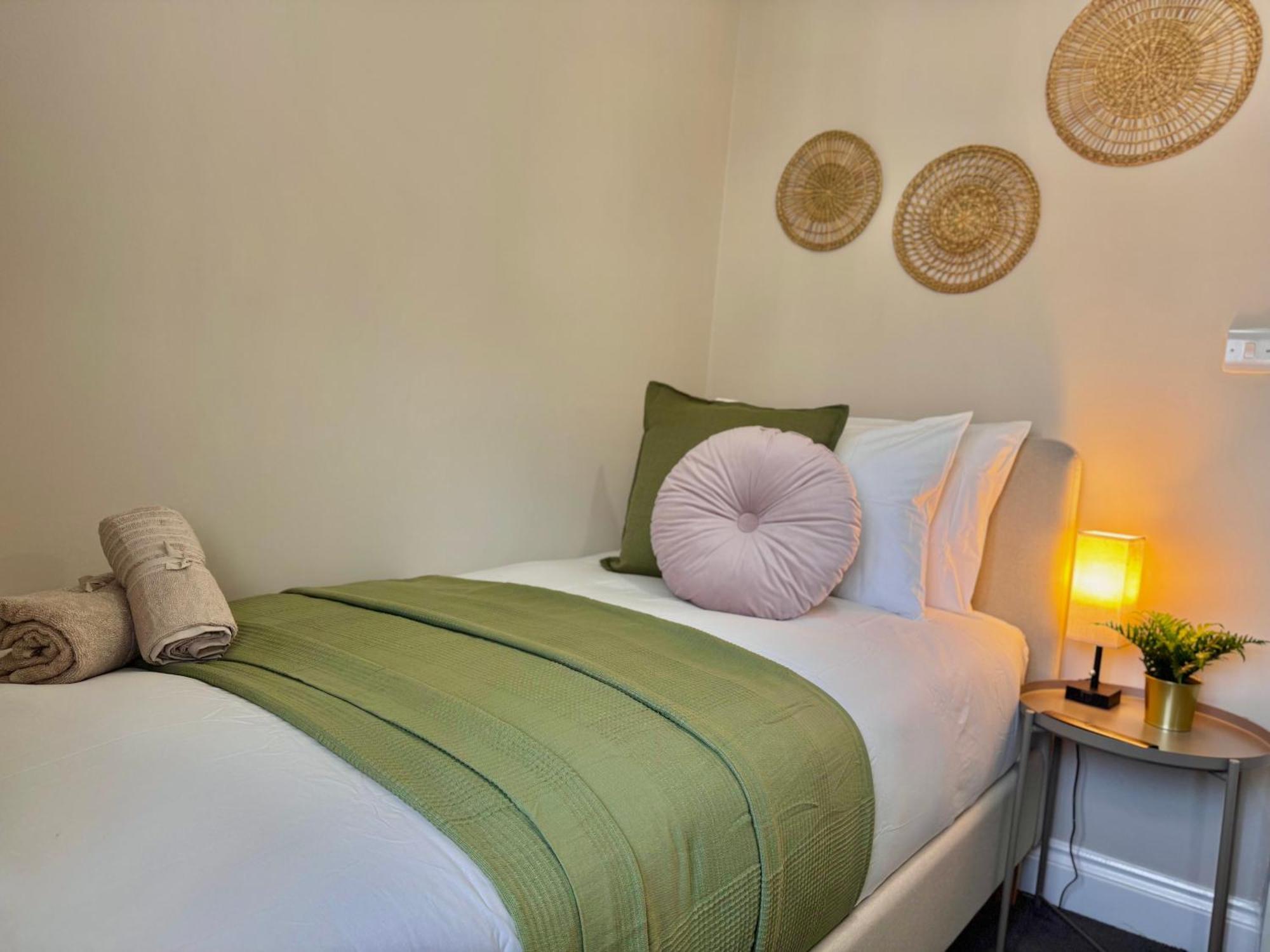 Splendid 2bed For Family 30mi To Ldn Apartment *
