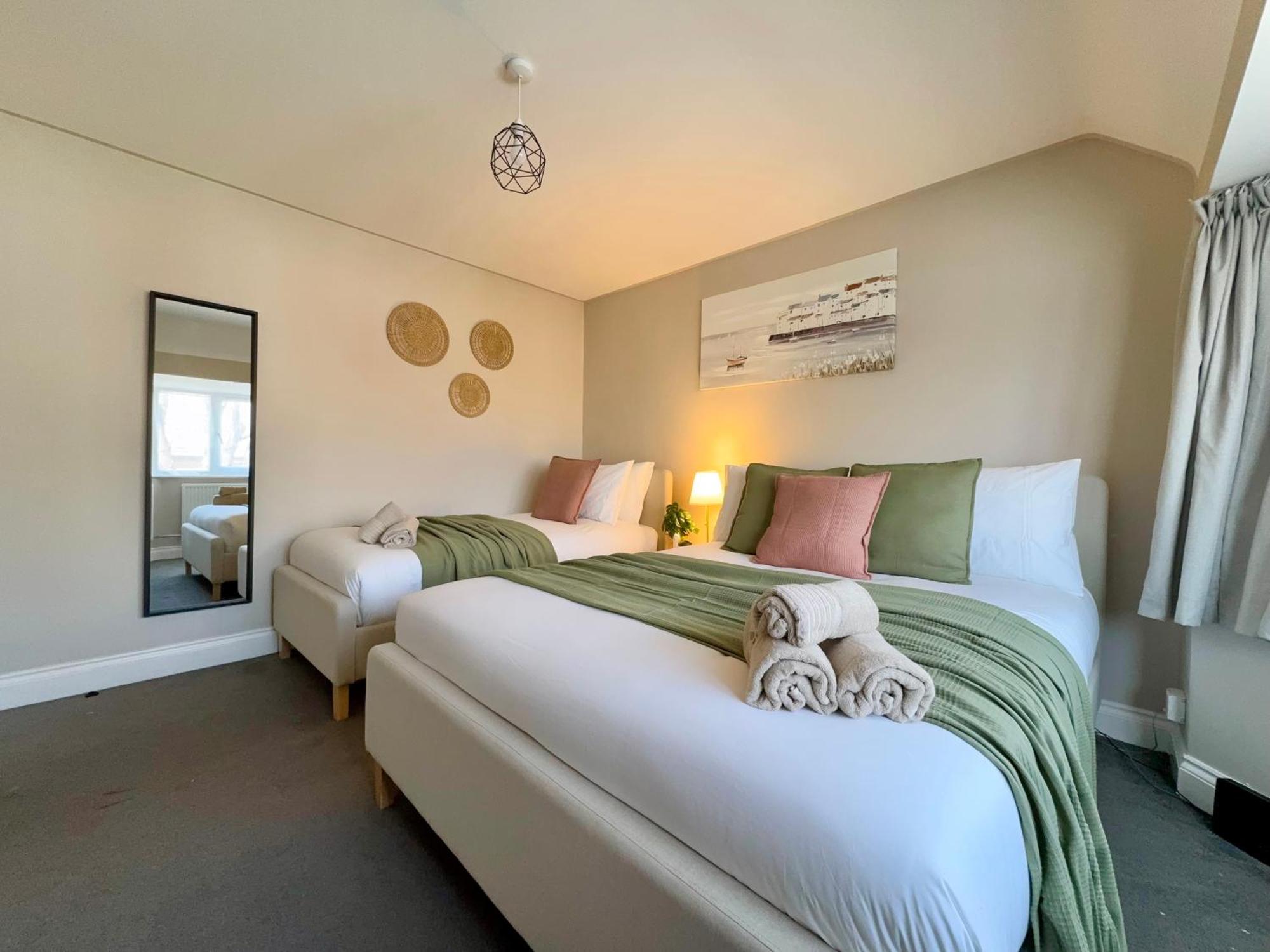 Splendid 2bed For Family 30mi To Ldn Apartment *