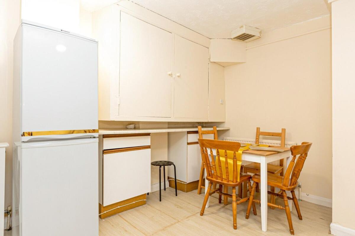 Spacious 4-bed Fulham Walk To River Thames Lejlighed London