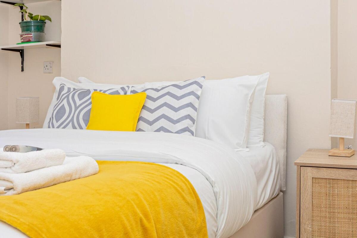 Spacious 4-bed Fulham Walk To River Thames Lejlighed