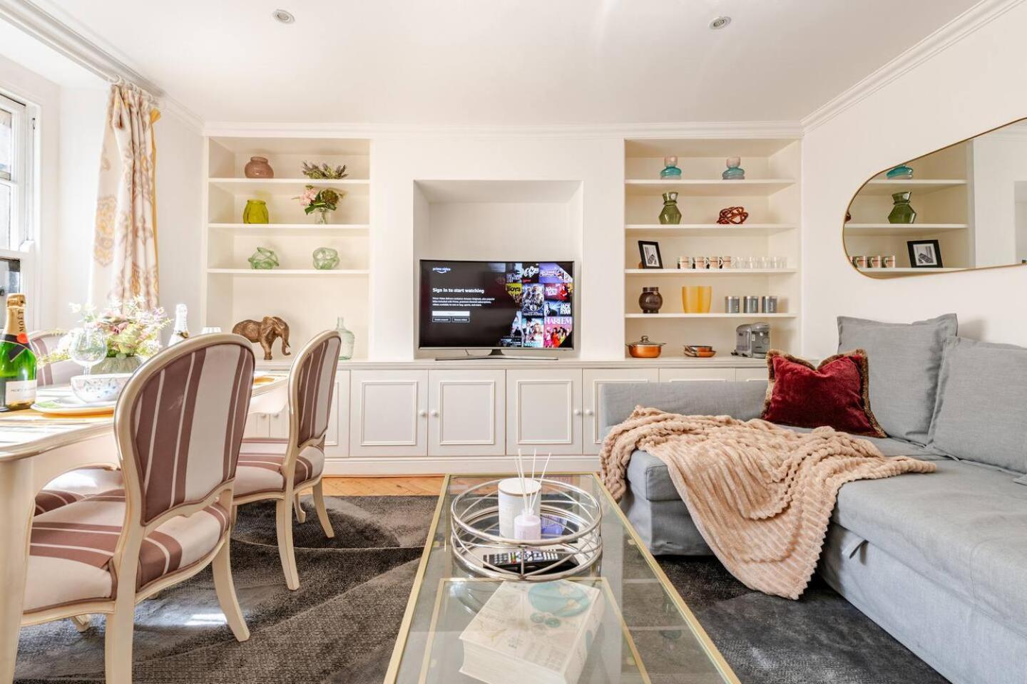 Secluded Modern Private By Buckingham Palace Apartment