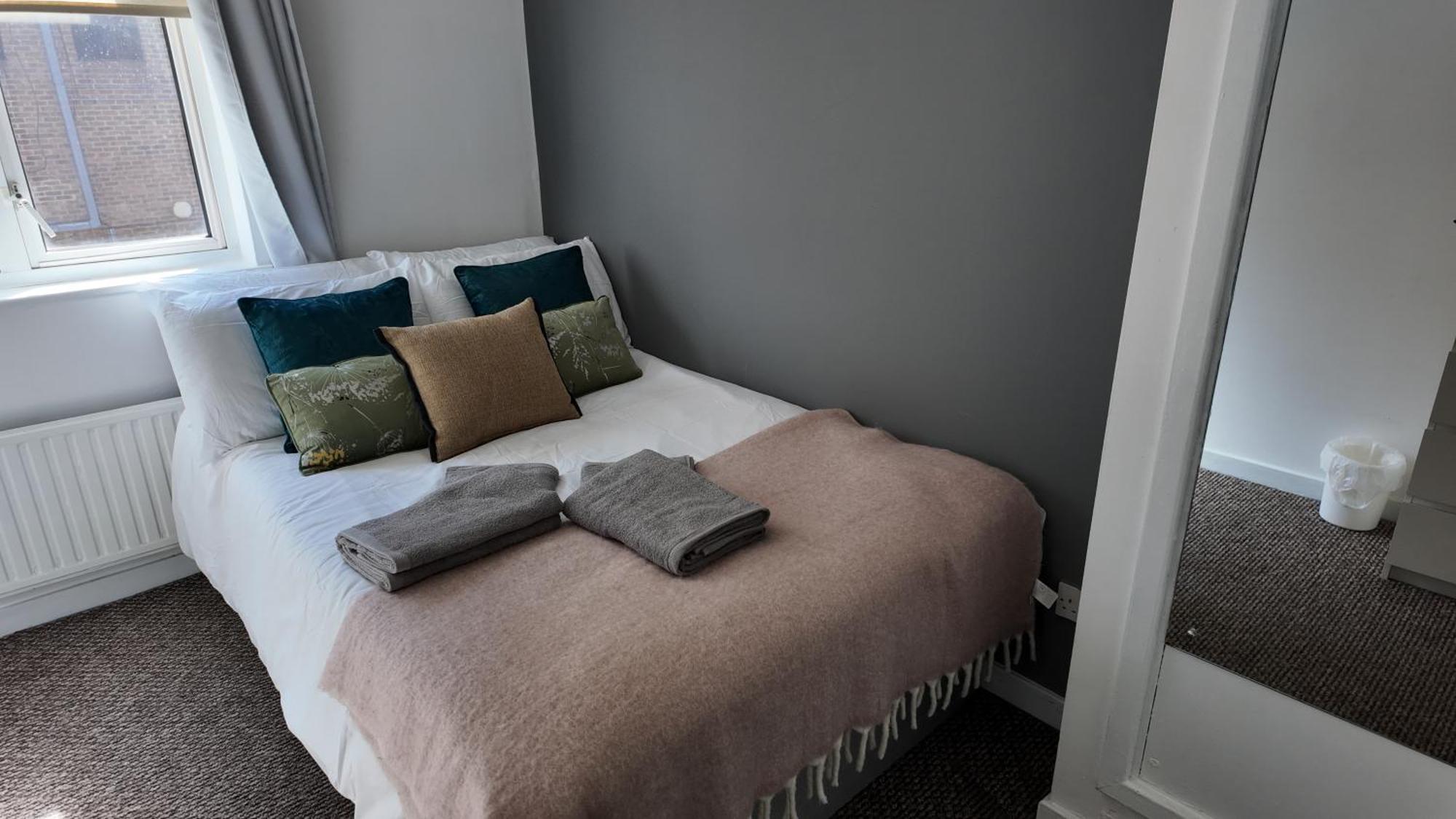 Appartamento Spacious 4-Bed Home With Secured Parking Near Abba Arena, Stadium, Tube & In Bustling Zone 2 Londra