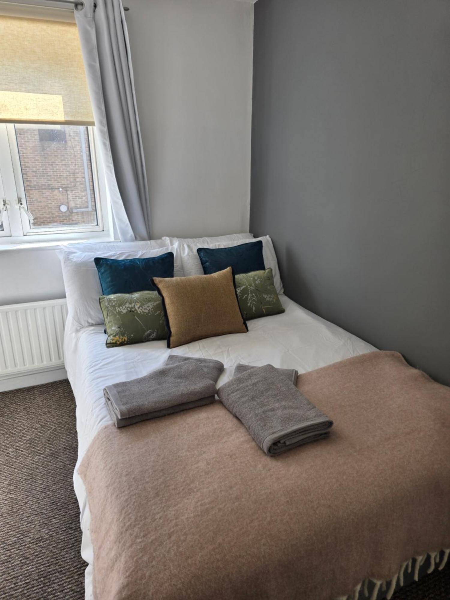 Appartamento Spacious 4-Bed Home With Secured Parking Near Abba Arena, Stadium, Tube & In Bustling Zone 2 Londra