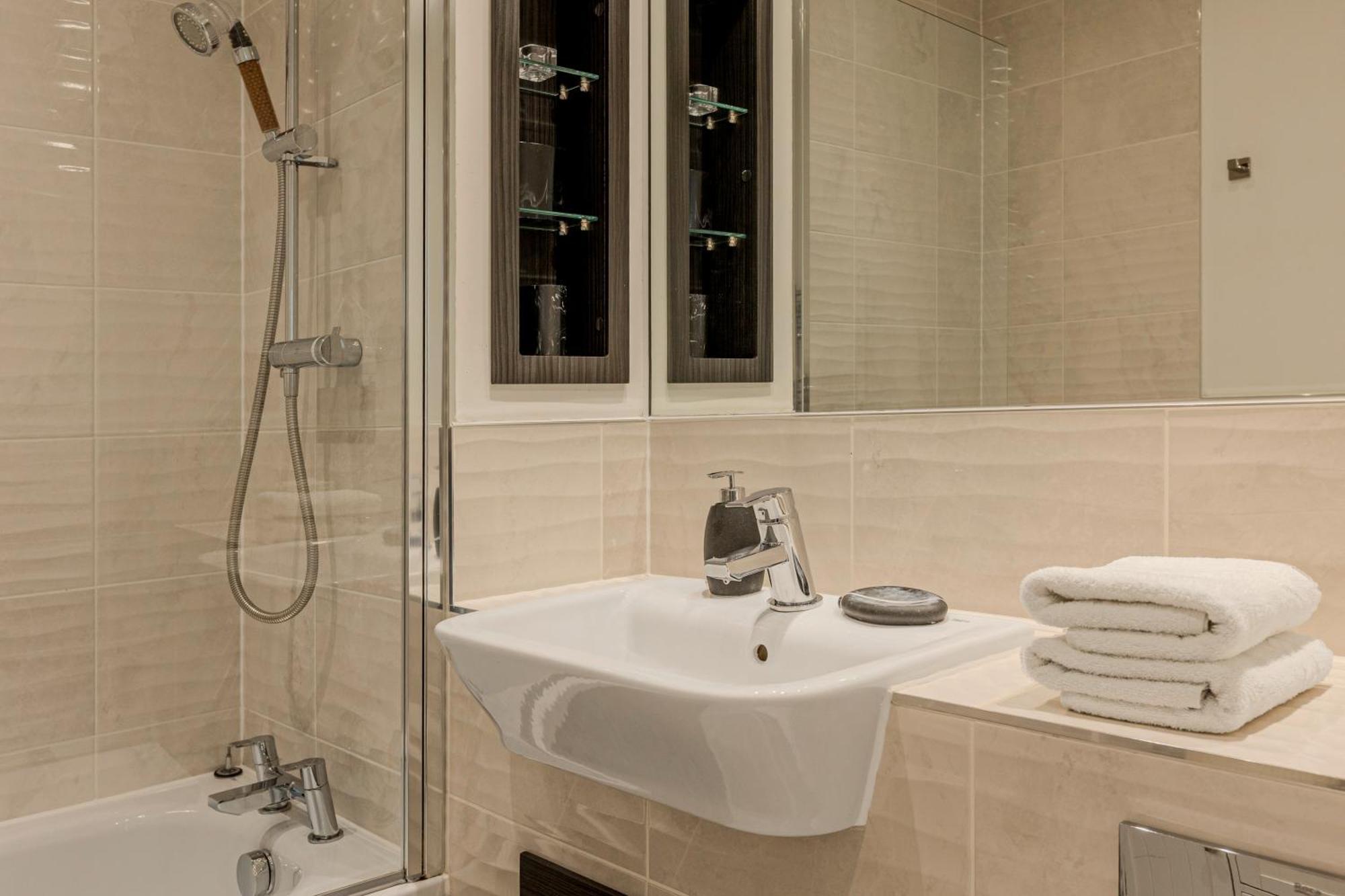 Cosy 2br Riverside In Greenwich With Balcony Appartement Londen