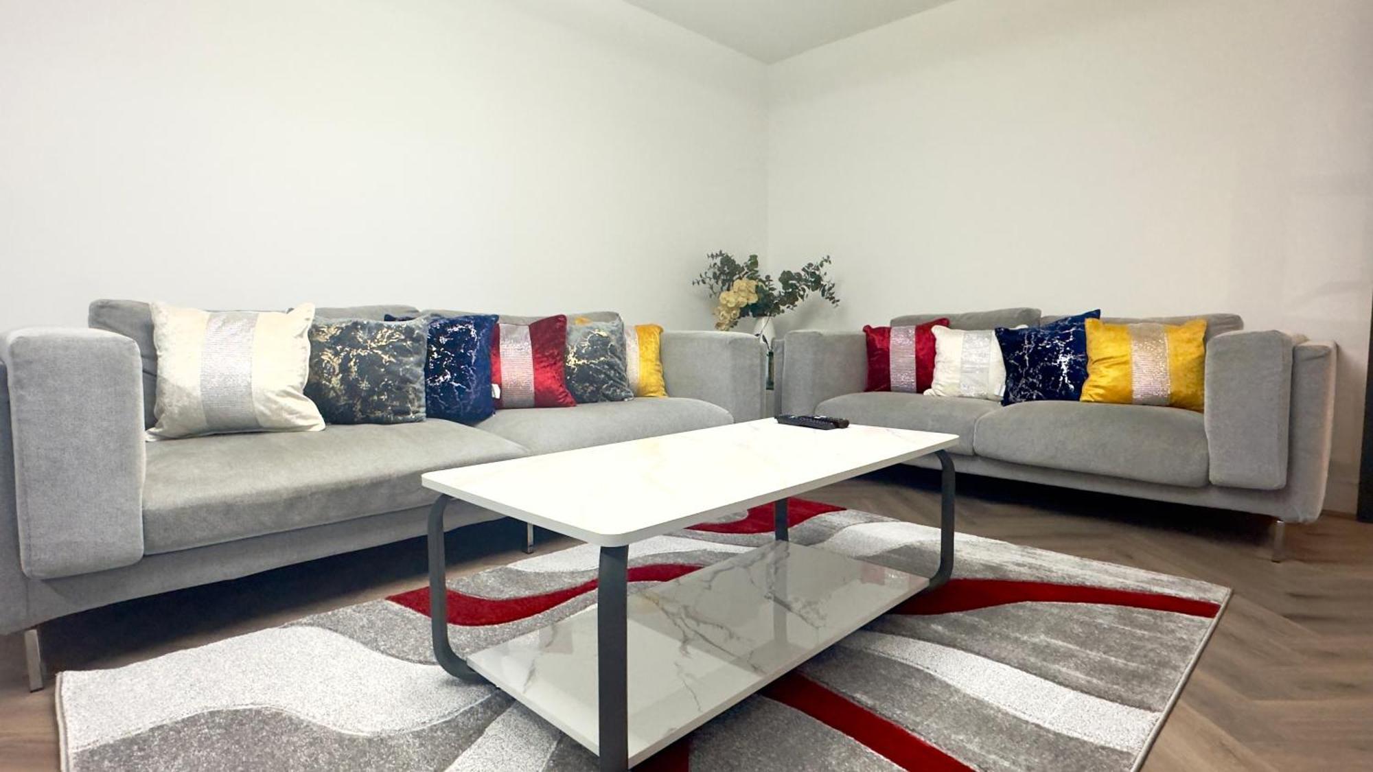 Lejlighed Luxury 2 Bedroom By Aljoori London