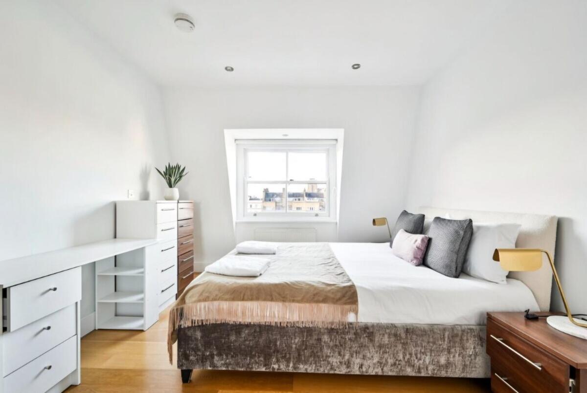 3 Bedrooms Penthouse In Queen's Gate Lägenhet London