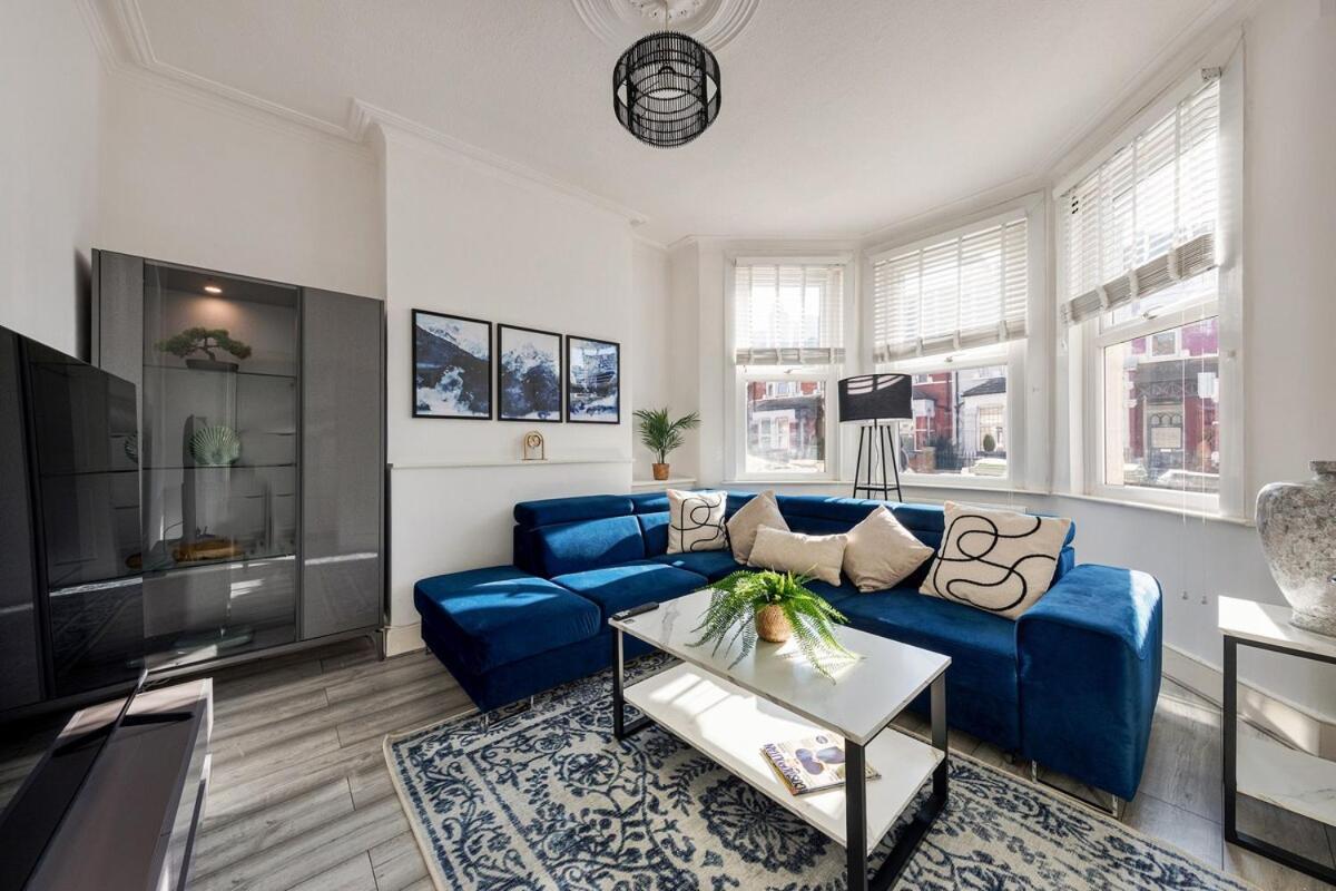 Modern 4 Bedroom House In Woodgreen Appartamento Londra
