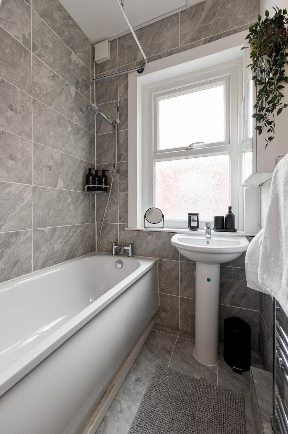 Leilighet Modern 4 Bedroom House In Woodgreen London